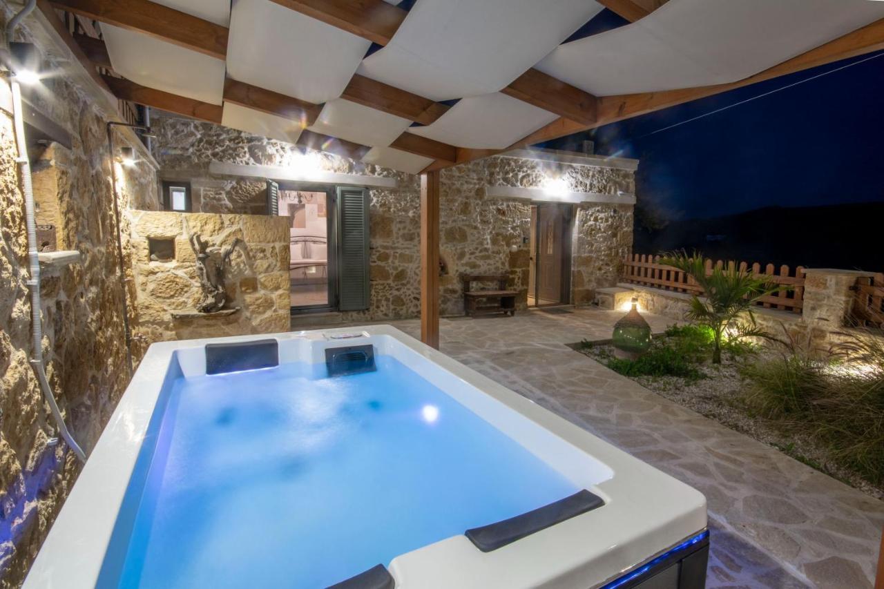Pamelas House With Jacuzzi Kissamos Exterior photo